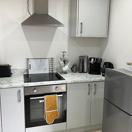Lancing Apartments - Spacious 2 Bed - Sleeps 6 - Burnham Village 슬라우 외부 사진