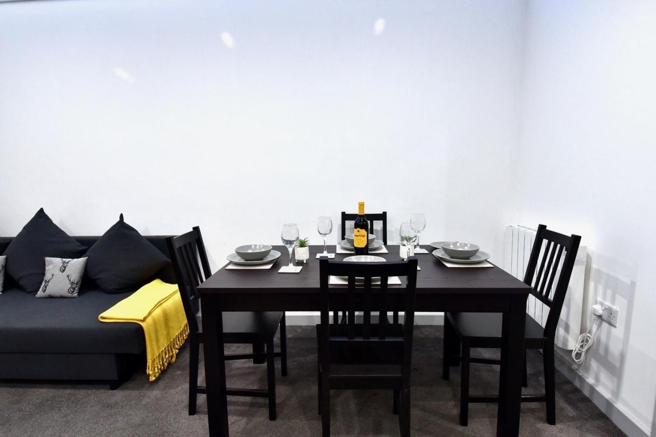 Lancing Apartments - Spacious 2 Bed - Sleeps 6 - Burnham Village 슬라우 외부 사진