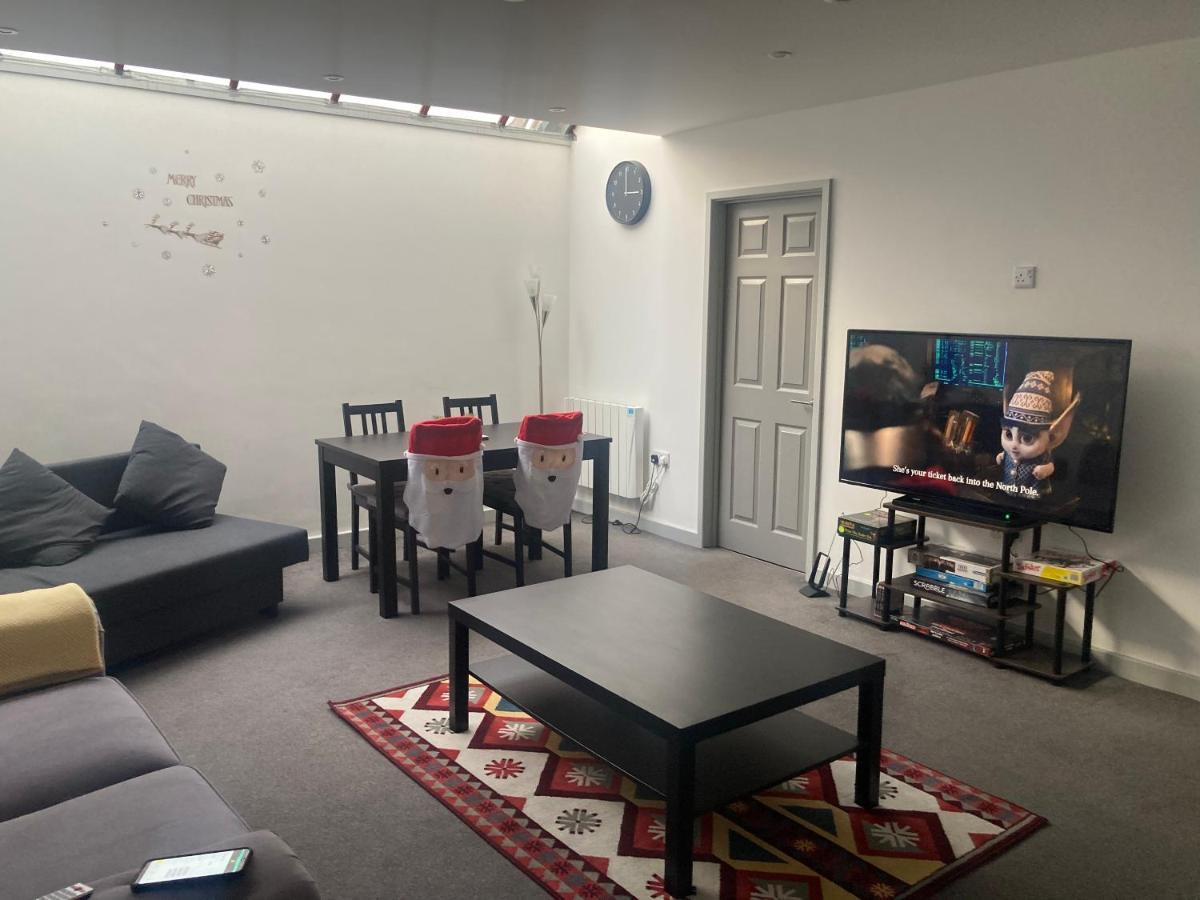 Lancing Apartments - Spacious 2 Bed - Sleeps 6 - Burnham Village 슬라우 외부 사진