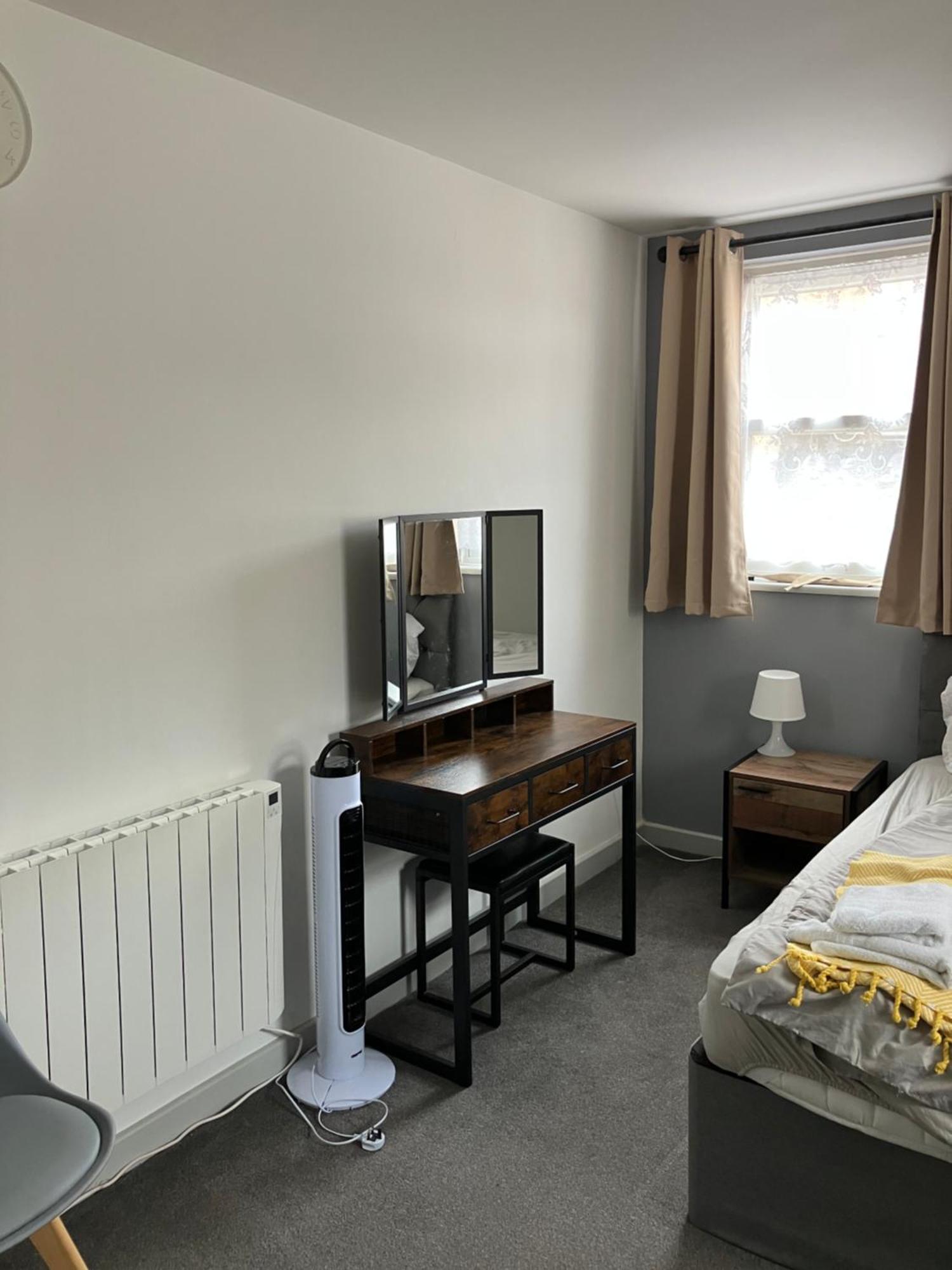 Lancing Apartments - Spacious 2 Bed - Sleeps 6 - Burnham Village 슬라우 외부 사진